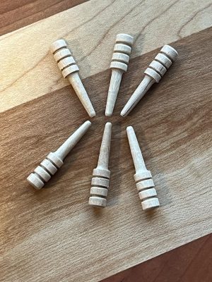 Cheville de bois (pegs)